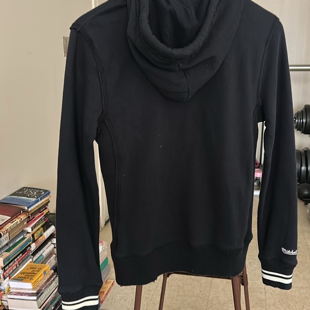 NWT Mitchell & Ness women’s NHL Boston Bruins Hoodie Distressed look Size Small - Picture 10 of 11